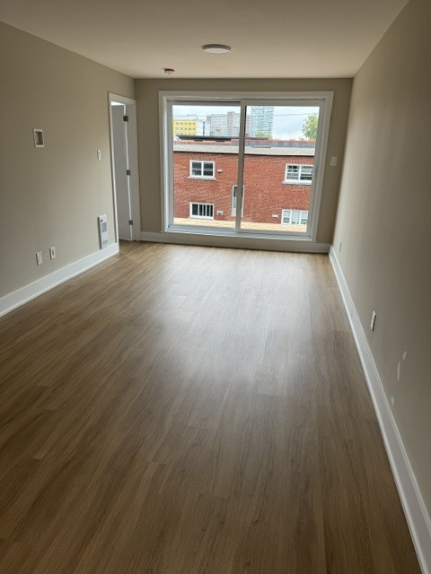 364 Winona Ave - Photo 5 of 11