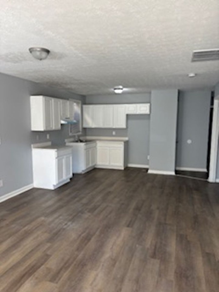 2729 W Chestnut St - Photo 3 of 16