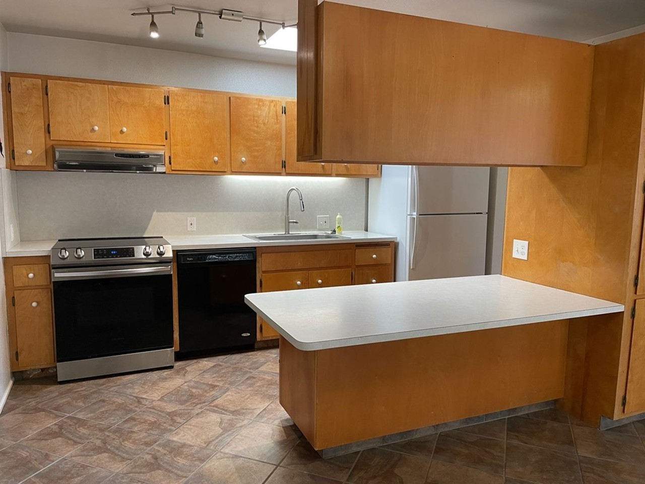 405 Jardin Pl - Photo 3 of 11