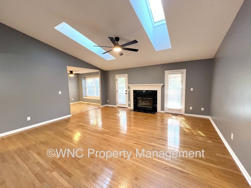 102 Southwick Ct - Photo 2 of 16