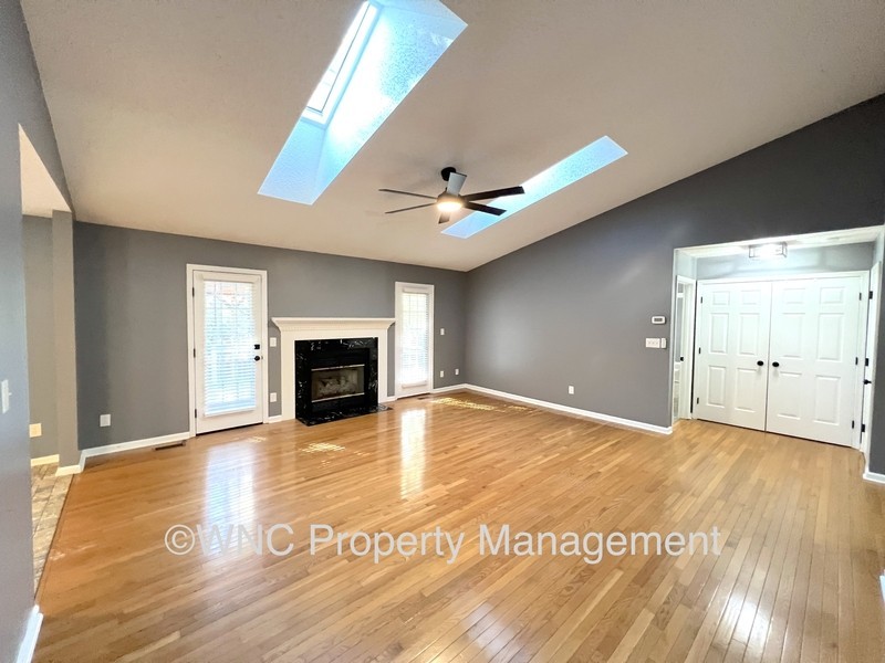 102 Southwick Ct - Photo 3 of 16