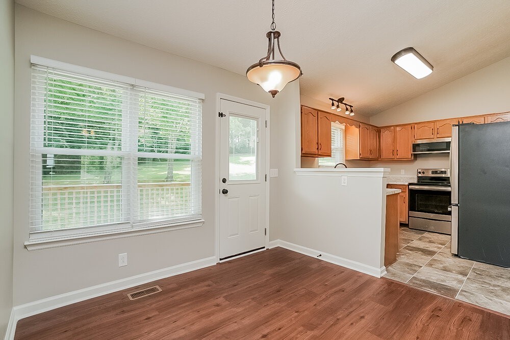 1059 Cedar Creek Village Rd - Photo 3 of 16