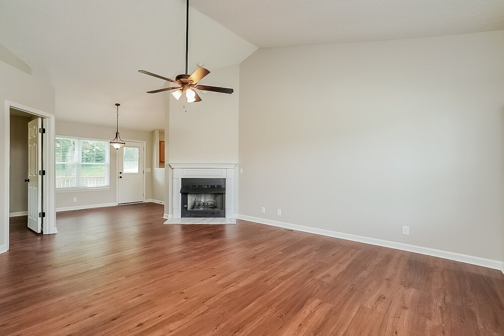 1059 Cedar Creek Village Rd - Photo 5 of 16
