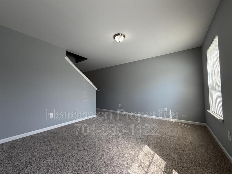 9025 Sharpes Cir - Photo 4 of 23