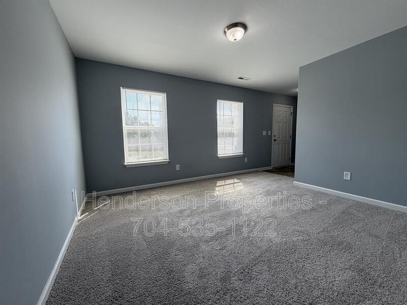 9025 Sharpes Cir - Photo 5 of 23