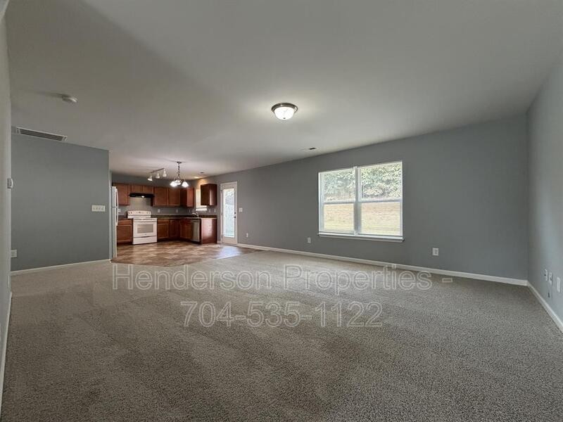 9025 Sharpes Cir - Photo 6 of 23