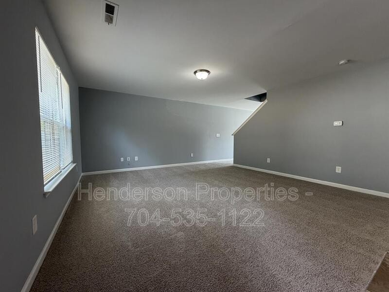 9025 Sharpes Cir - Photo 7 of 23