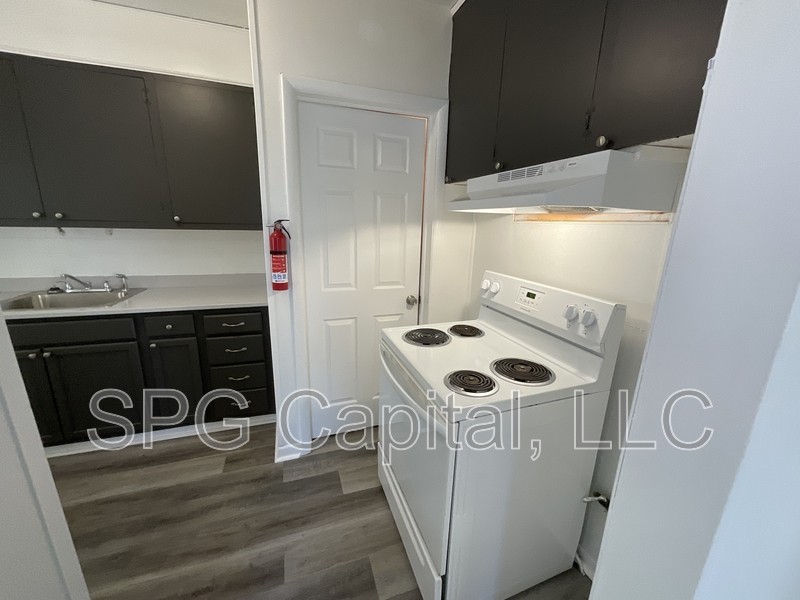 284 Park St - Photo 3 of 12