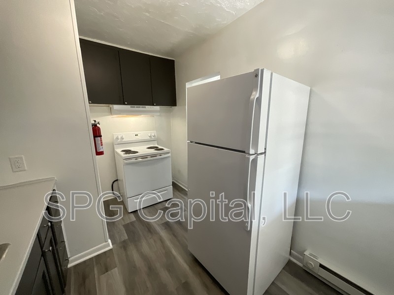 284 Park St - Photo 4 of 12