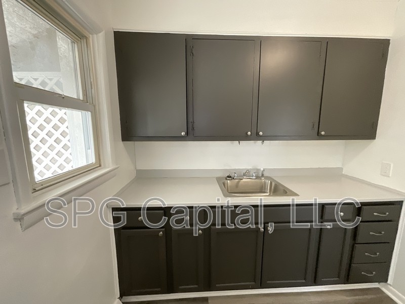 284 Park St - Photo 5 of 12