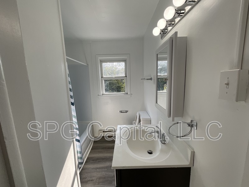 284 Park St - Photo 7 of 12
