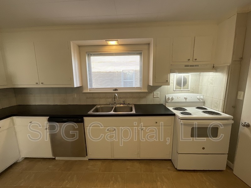 507 E Liberty St - Photo 5 of 12