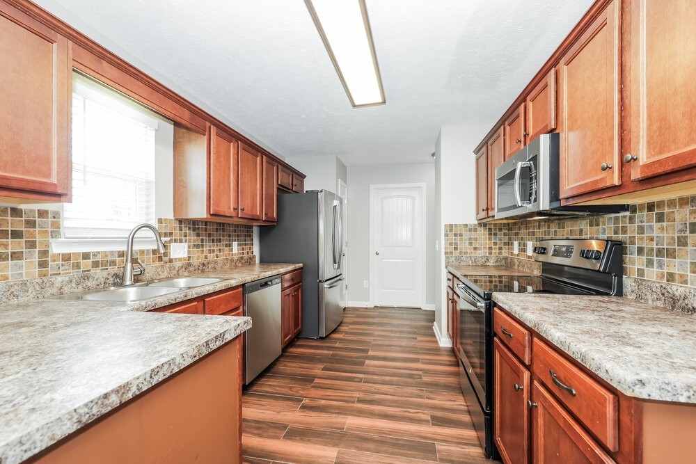 2805 Painted Pony Dr - Photo 4 of 17