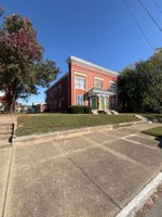 featured image of 1609 W Jefferson St
