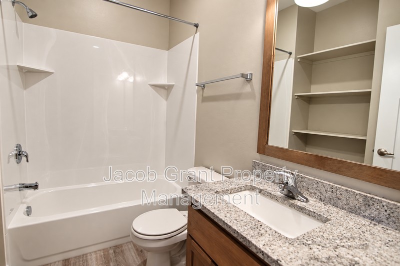 655 Ruby Cir #302 - Photo 6 of 14
