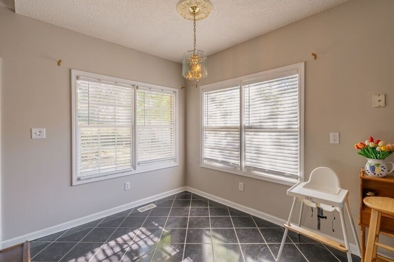 225 Tremont Cir - Photo 2 of 33