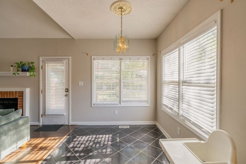 225 Tremont Cir - Photo 3 of 33