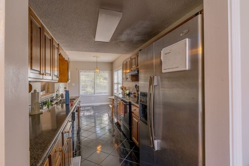 225 Tremont Cir - Photo 5 of 33