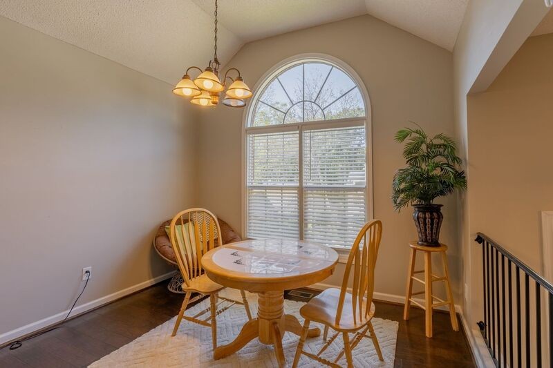 225 Tremont Cir - Photo 6 of 33