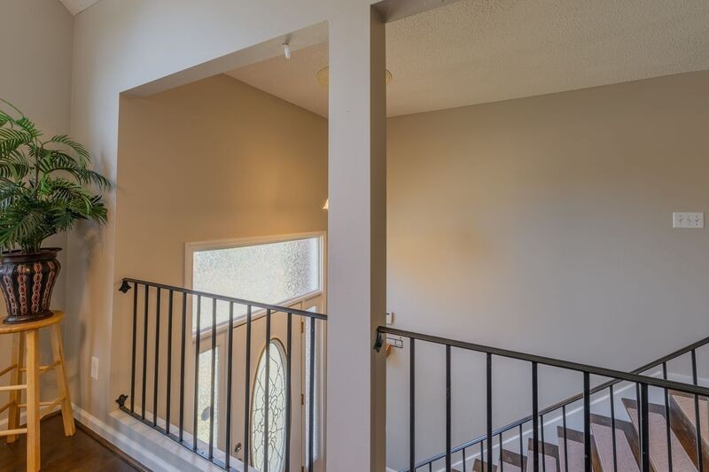 225 Tremont Cir - Photo 7 of 33