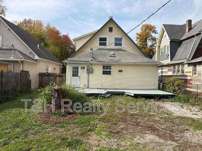 233 N Holmes Ave - Photo 4 of 28