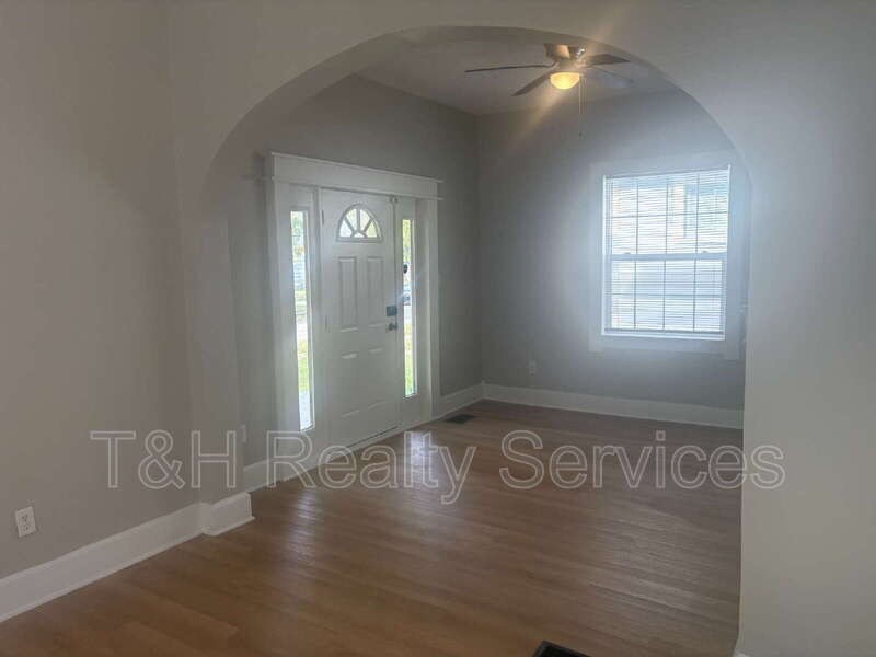 233 N Holmes Ave - Photo 5 of 28
