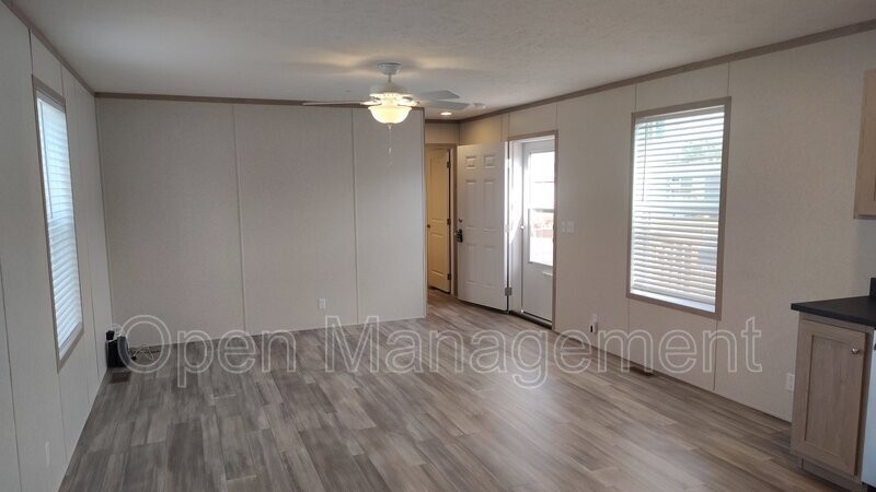 44 West St - Photo 4 of 28