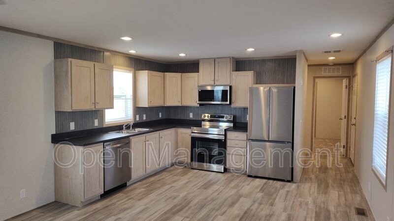 44 West St - Photo 7 of 28