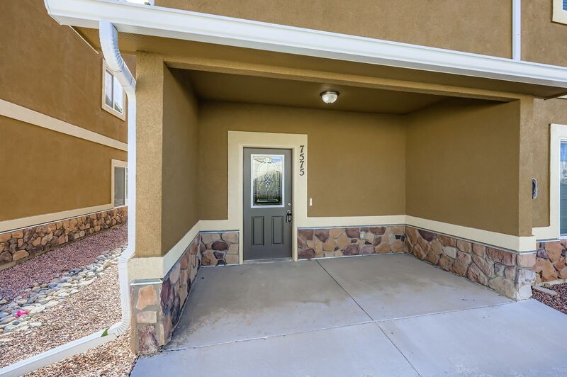 7575 Forest Meadows Ave - Photo 2 of 10