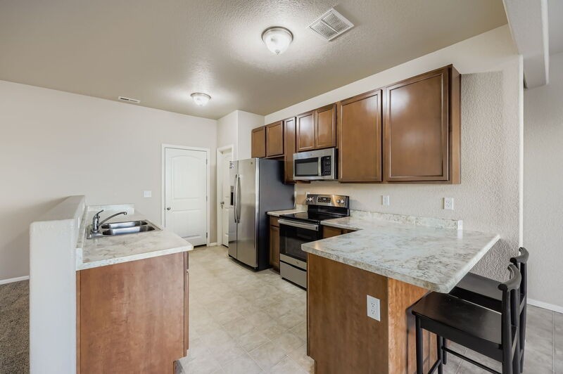 7575 Forest Meadows Ave - Photo 5 of 10