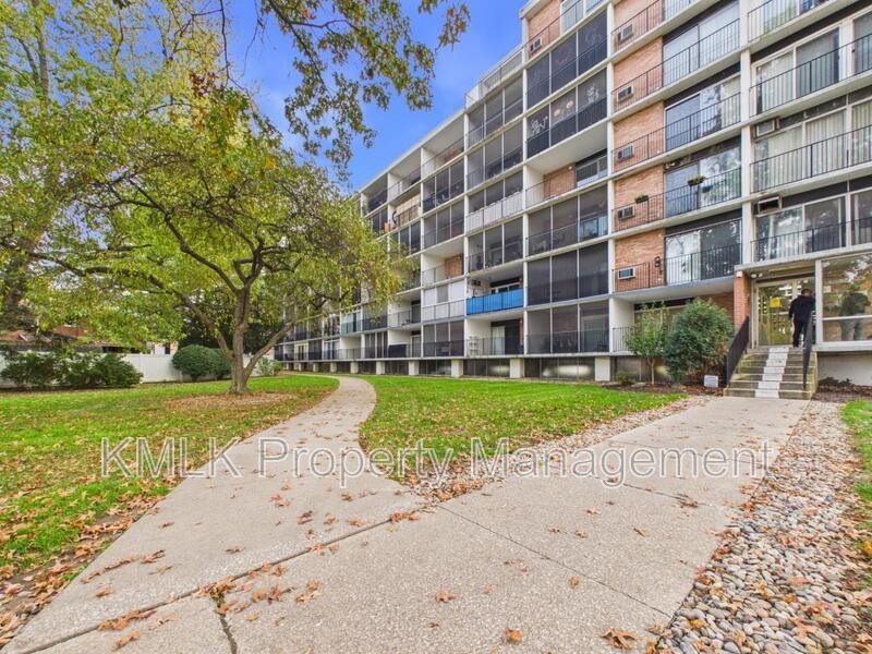 2331 E Market St #522 - Photo 3 of 23