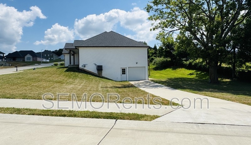 4321 Stone Crst - Photo 3 of 16