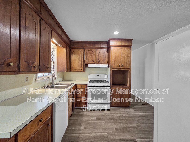 6400 Morehead Rd - Photo 6 of 24