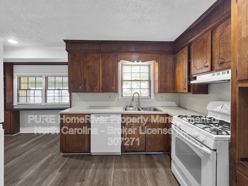 6400 Morehead Rd - Photo 7 of 24