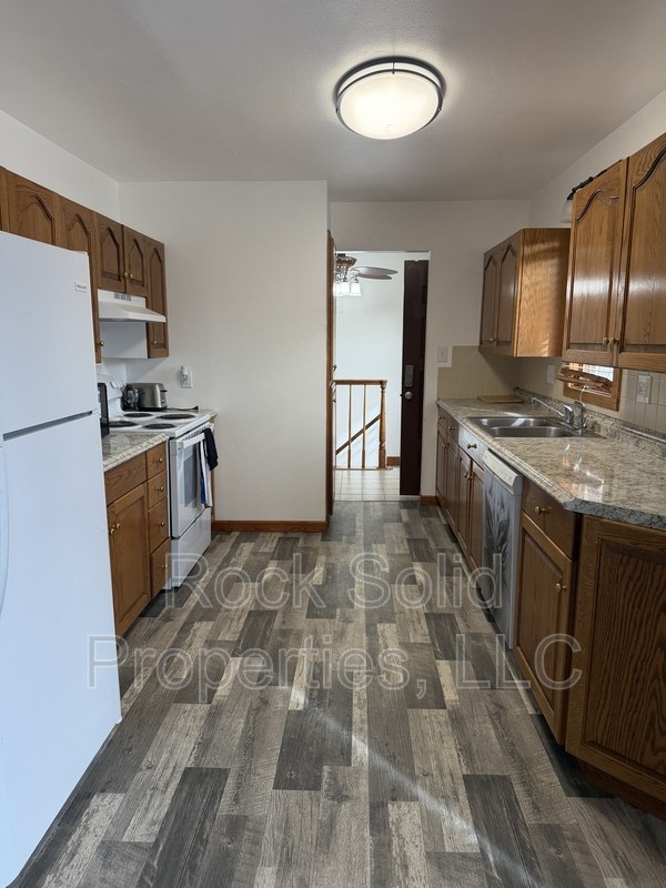 1012 Taft Ave - Photo 3 of 27