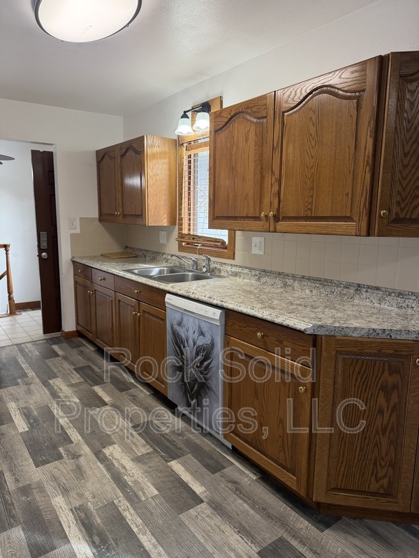 1012 Taft Ave - Photo 5 of 27