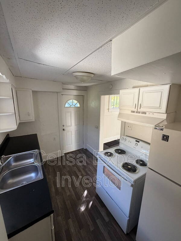 2047 Riedmiller Ave - Photo 6 of 11