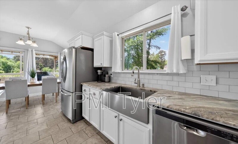 17171 Mary Martin Dr - Photo 2 of 16