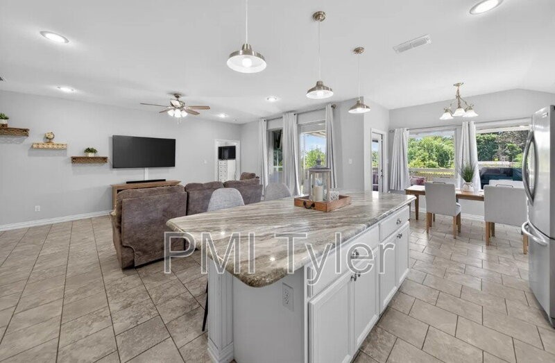 17171 Mary Martin Dr - Photo 4 of 16