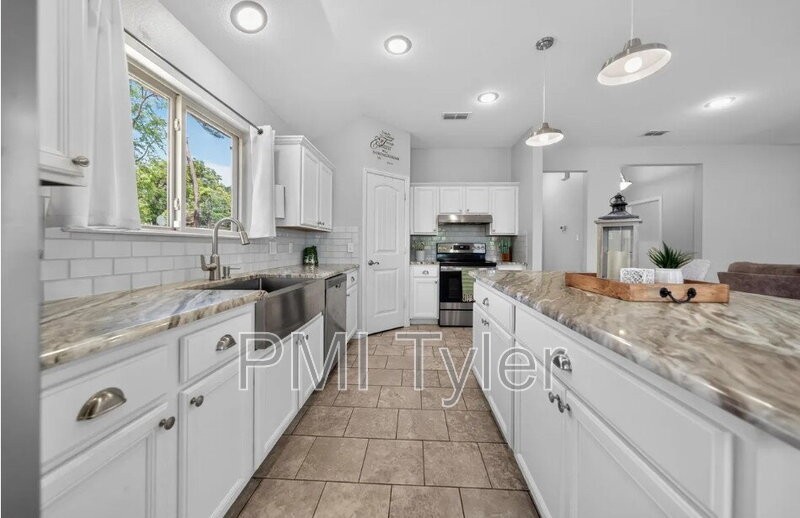 17171 Mary Martin Dr - Photo 5 of 16