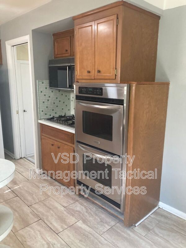 16004 Northwood Ave - Photo 5 of 19