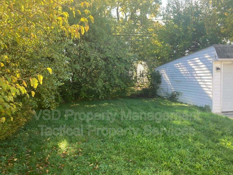 16004 Northwood Ave - Photo 6 of 19