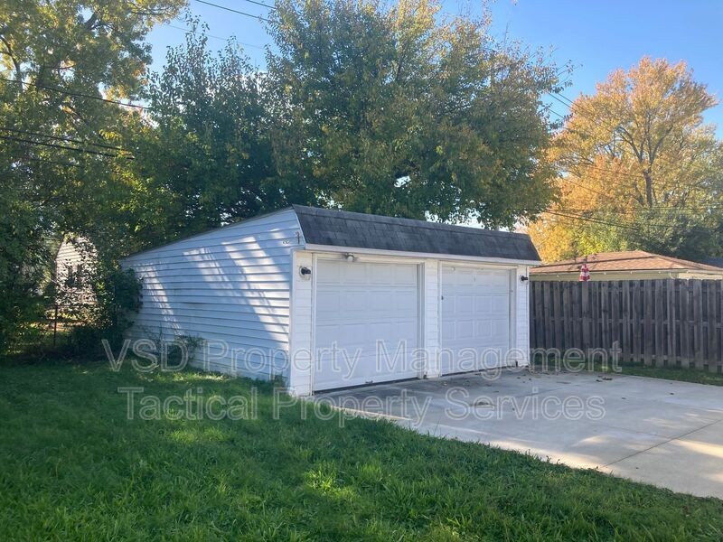 16004 Northwood Ave - Photo 7 of 19