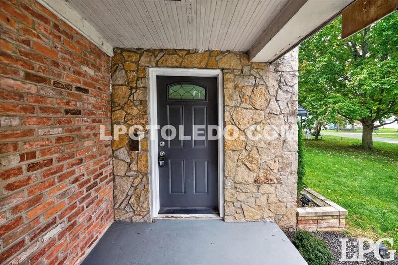 2424 Lark Ave - Photo 3 of 35