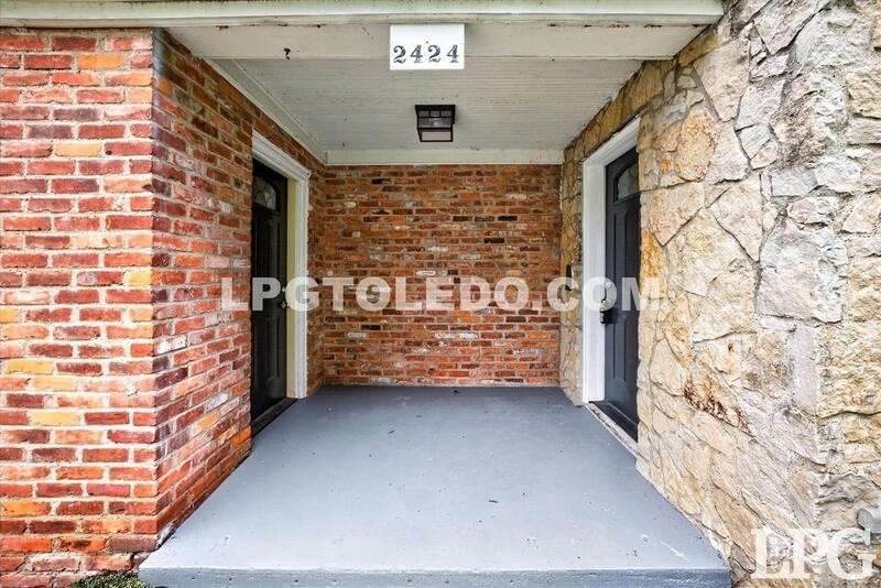 2424 Lark Ave - Photo 4 of 35
