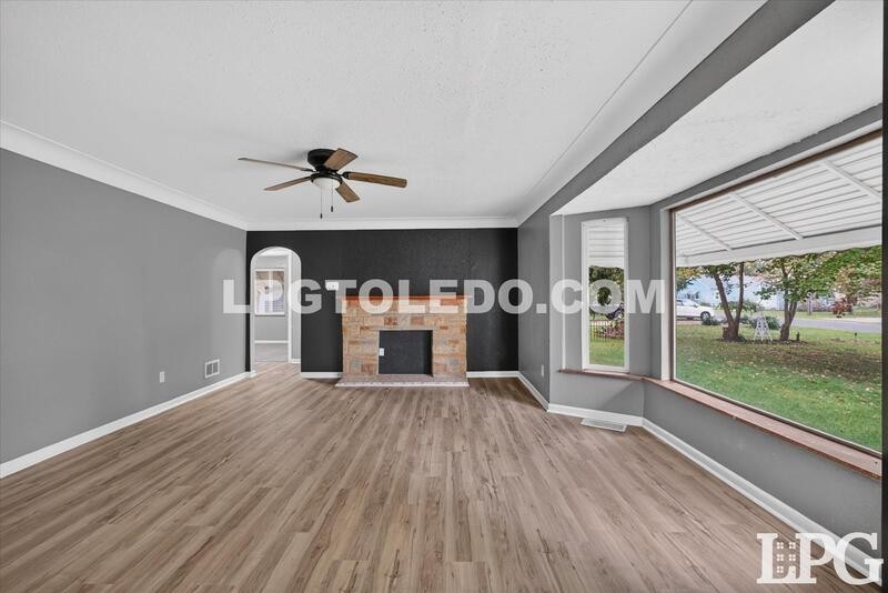 2424 Lark Ave - Photo 7 of 35