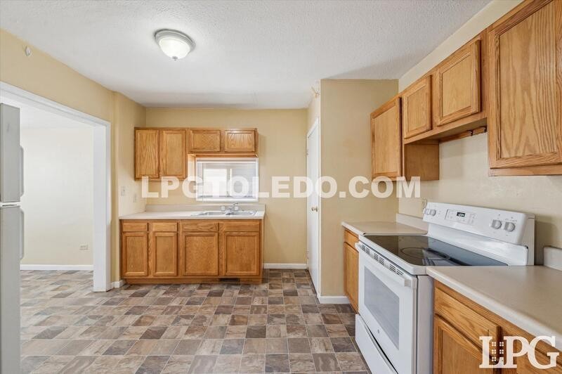 1730 Alvin St - Photo 7 of 20