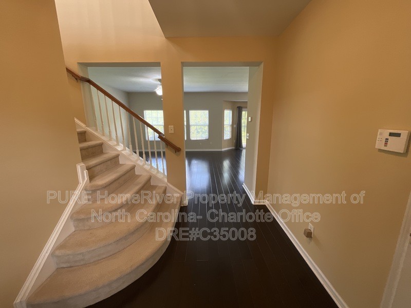 9309 Seamill Rd - Photo 2 of 25