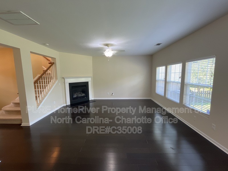 9309 Seamill Rd - Photo 4 of 25