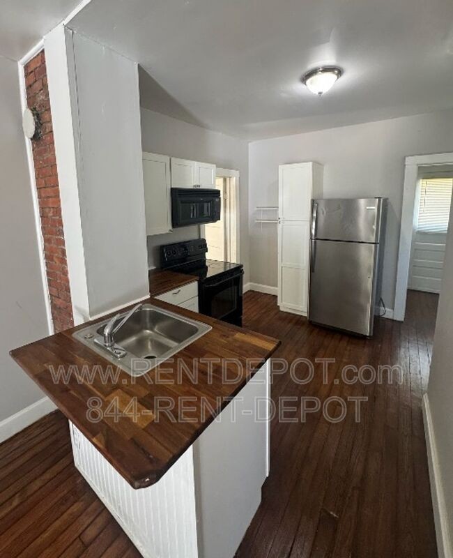 1303 S Harlan Ave - Photo 4 of 10